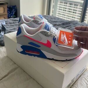 Women’s 7 BRAND NEW Nike Air max